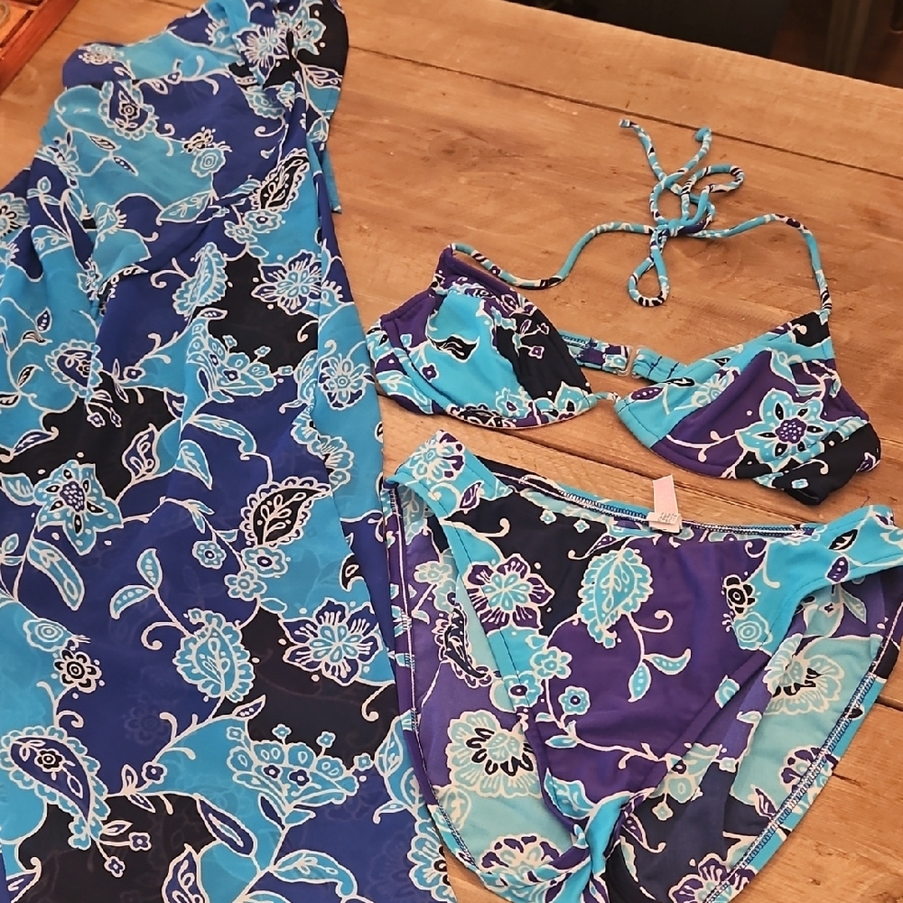 Vintage Victoria Secret Blue/Purple Floral Bikini Set With Cover-up Pants